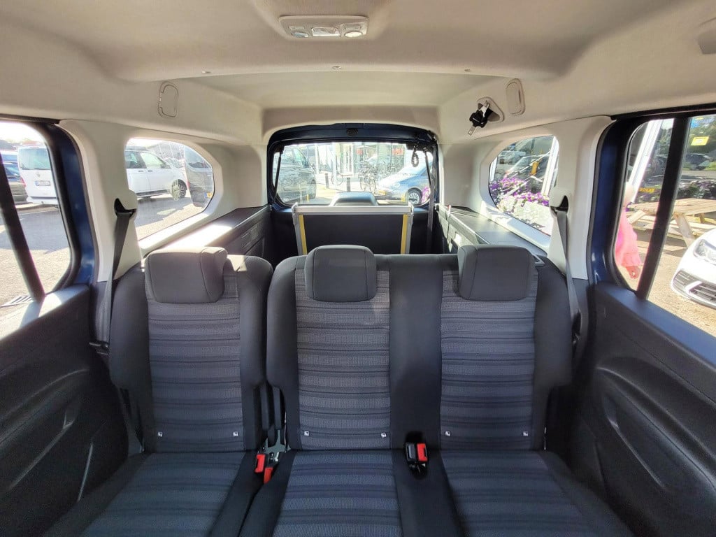 Opel Combo 1.2 turbo l2h1 edition l2 rolstoelauto