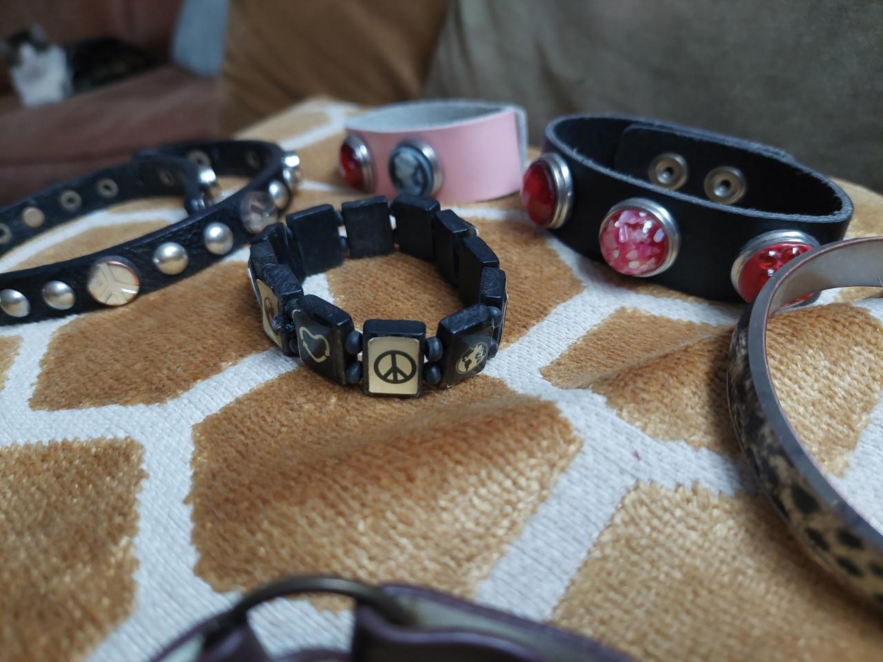 8 stoere armbanden zwart , panter