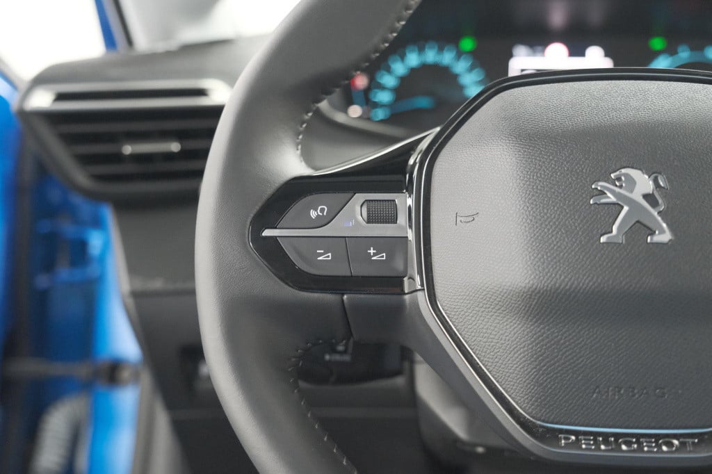Peugeot 208 ev active 50 kwh | navigatie | apple carplay | climate control