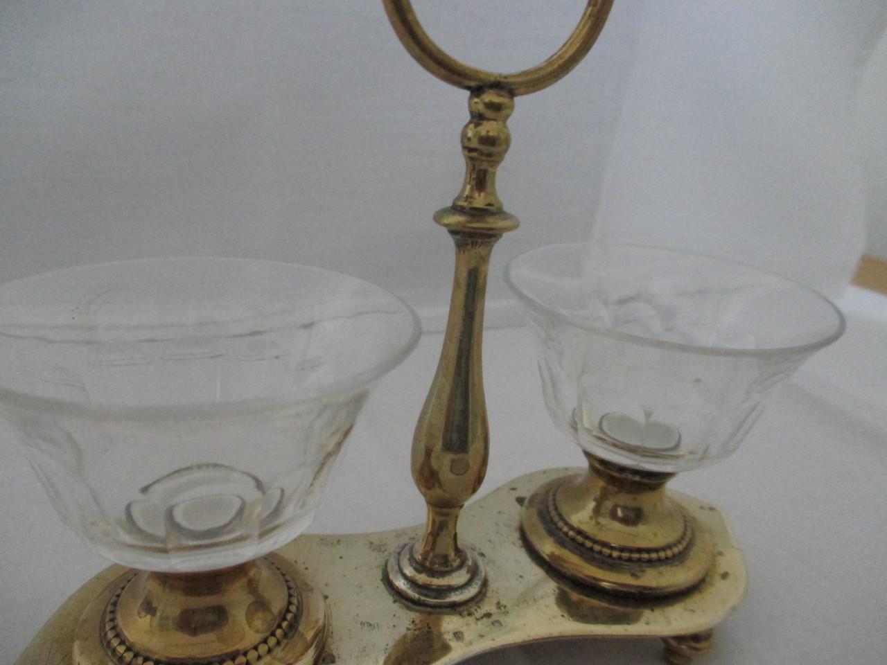 Zeer mooi kristallen dubbel zoutvat , afgewerkt met parelrand aan de voet