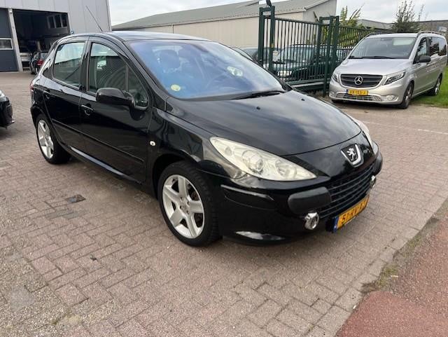 Peugeot 307 2.0-16v xsi automaat met trekhaak
