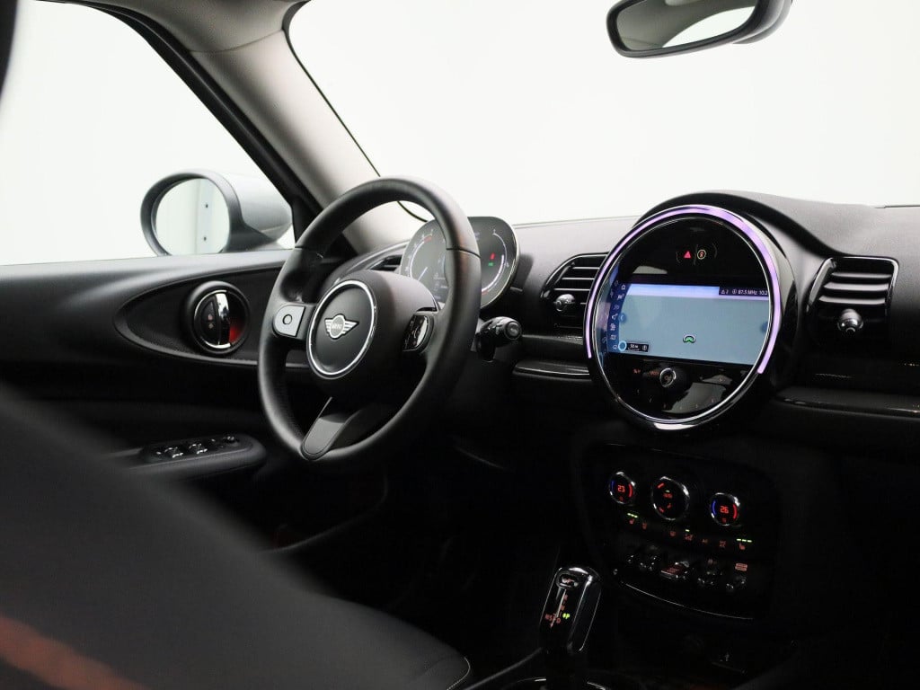 Mini Clubman 1.5 cooper essential | automaat | lage km stand! | navigatie |