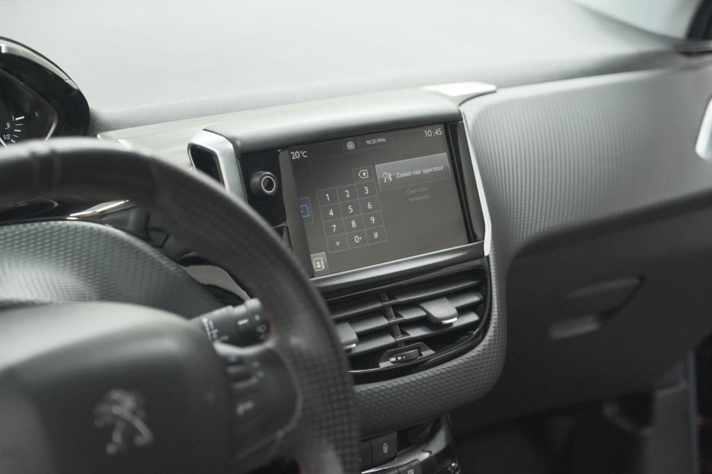Peugeot 208 puretech 110 gt-line | apple carplay | parkeersensoren | climat