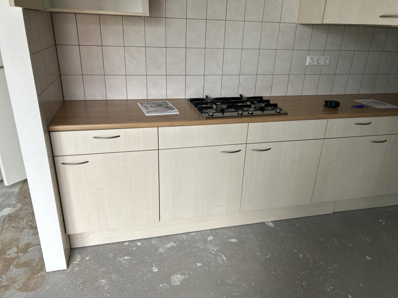 Keukenblok 4 meter + kastjes+rvs kookplaat+wasbak en kraan