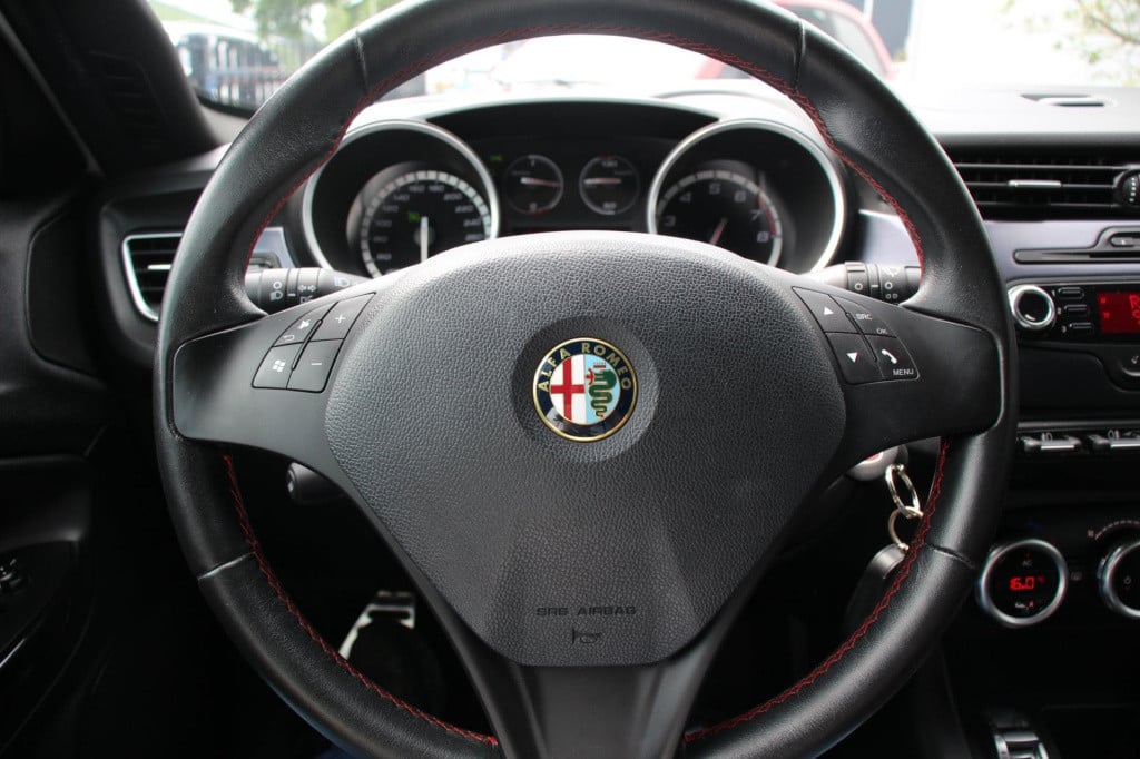 Alfa Romeo Giulietta 1.4 t turbo sportiva tct automaat - xenon - leder - st