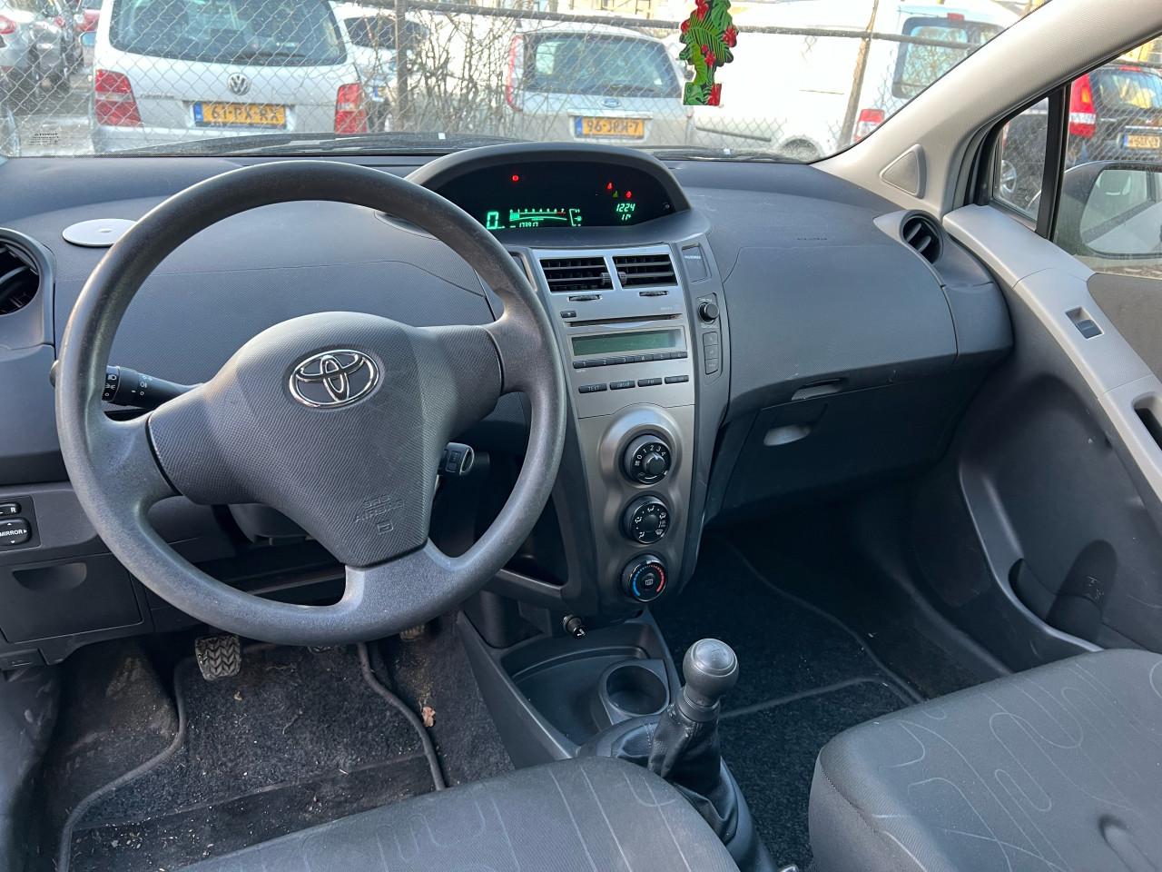Toyota Yaris 1.0 VVTi Acces Vol Jaar Apk