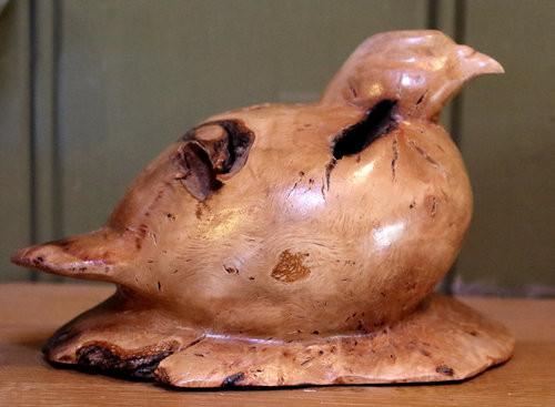 Plataanhout gesculpteerde patrijs