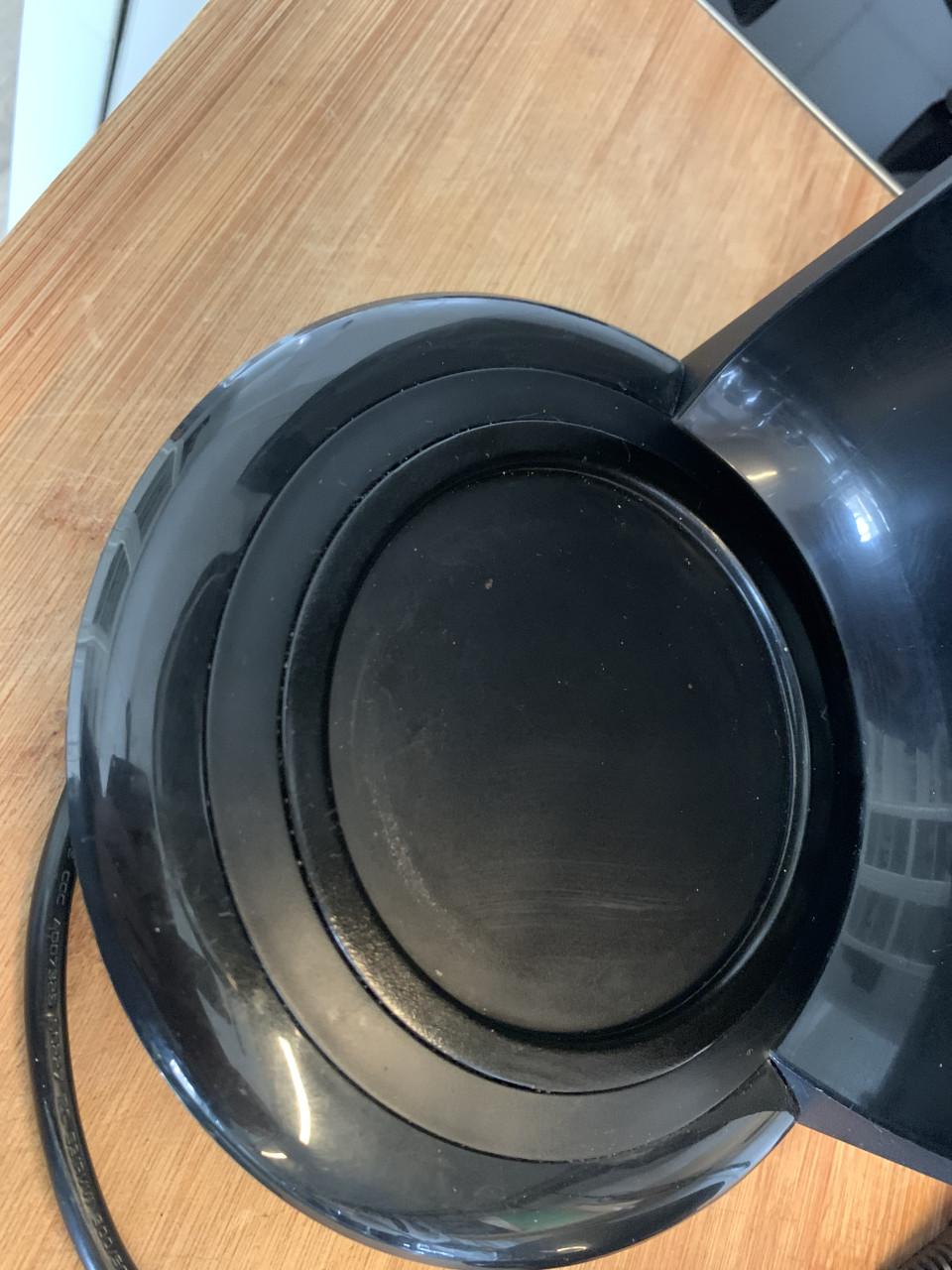 Een Russell Hobbs koffiezetapparaat in crème en zwart