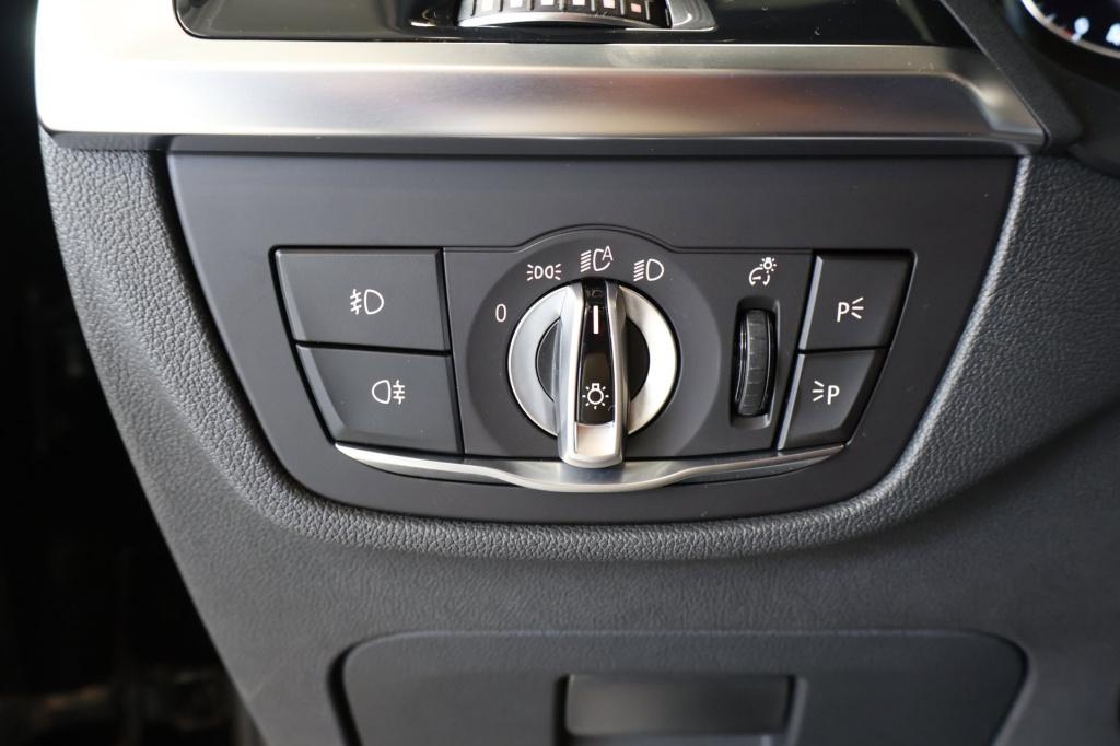 BMW X3 xdrive20i high executive nl auto, pano, trekhaak, stoelverw, led, el