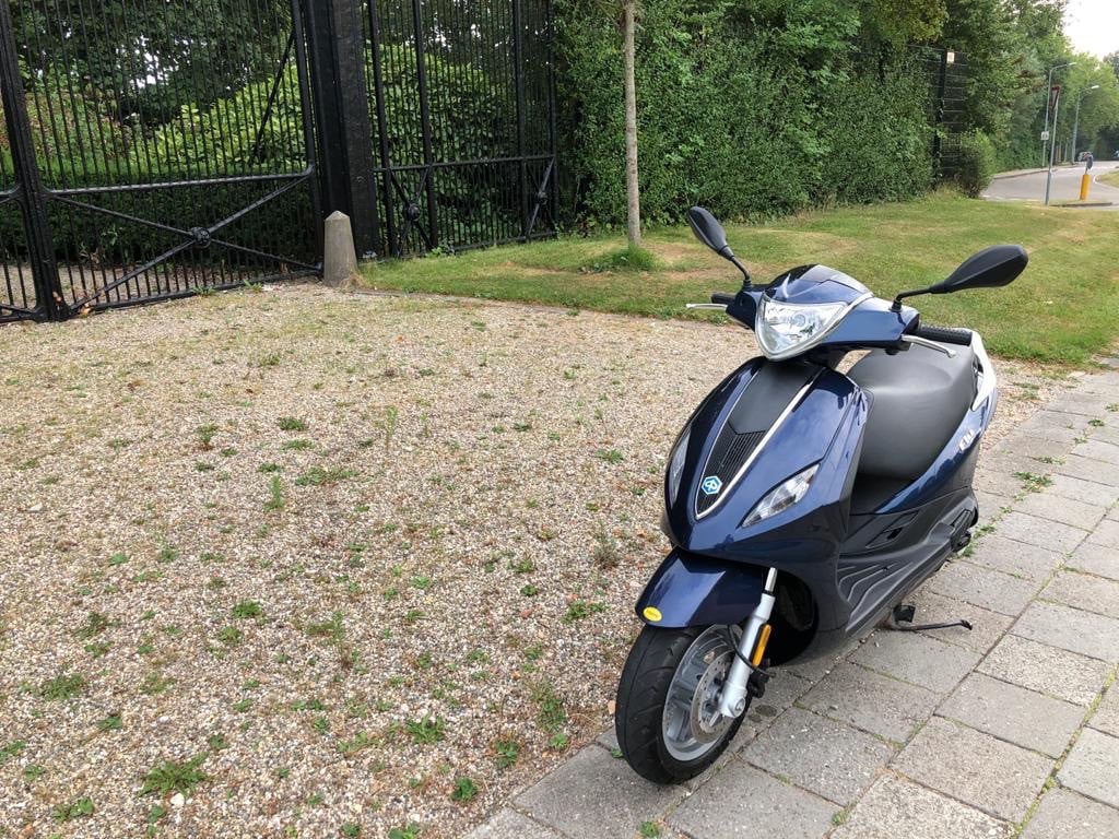Te Koop Piaggio New Fly 2013 Zeer nette staat. Blue kleur.