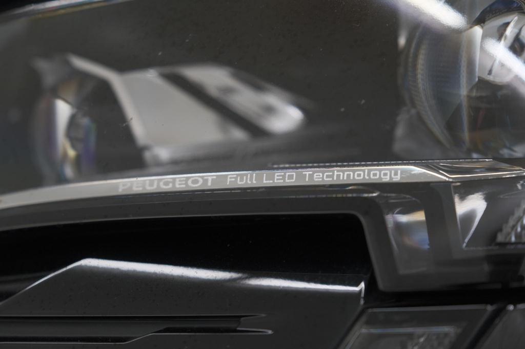 Peugeot 5008 1.6 puretech 180 eat8 gt pack | compleet! | schuif-/kanteldak 
