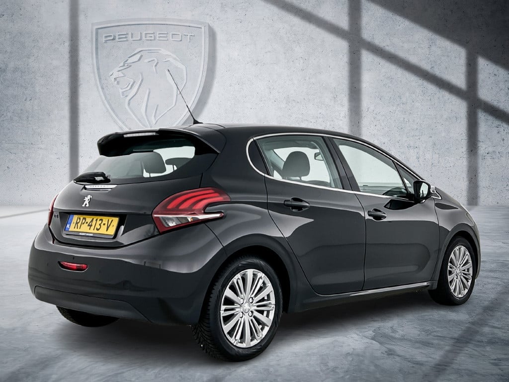 Peugeot 208 82pk blue lease executive | rijklaar | navigatie | climate cont