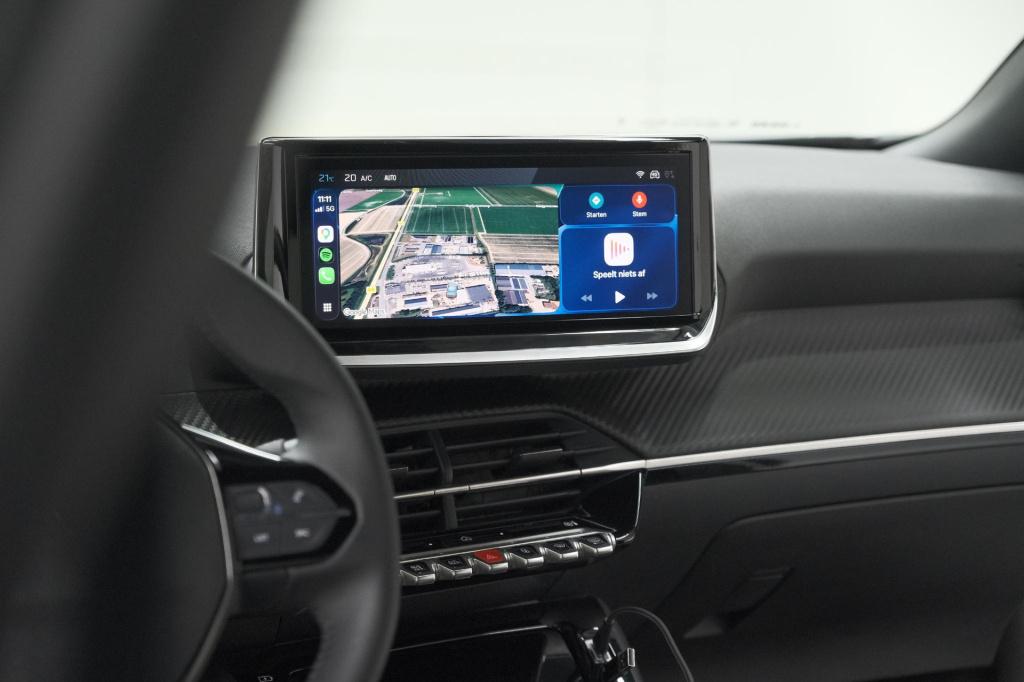 Peugeot 2008 puretech 100 allure | apple carplay | parkeersensoren | climat