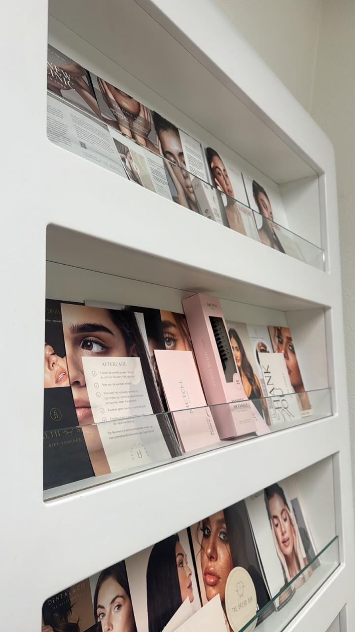 Exclusieve maatwerk design display-en brochurekast