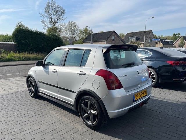 Suzuki swift 1.5 exclusive airco nap logisch