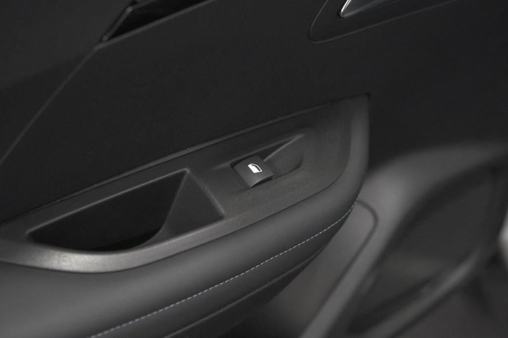 Peugeot 2008 puretech 130 allure | camera | stoelverwarming | apple carplay