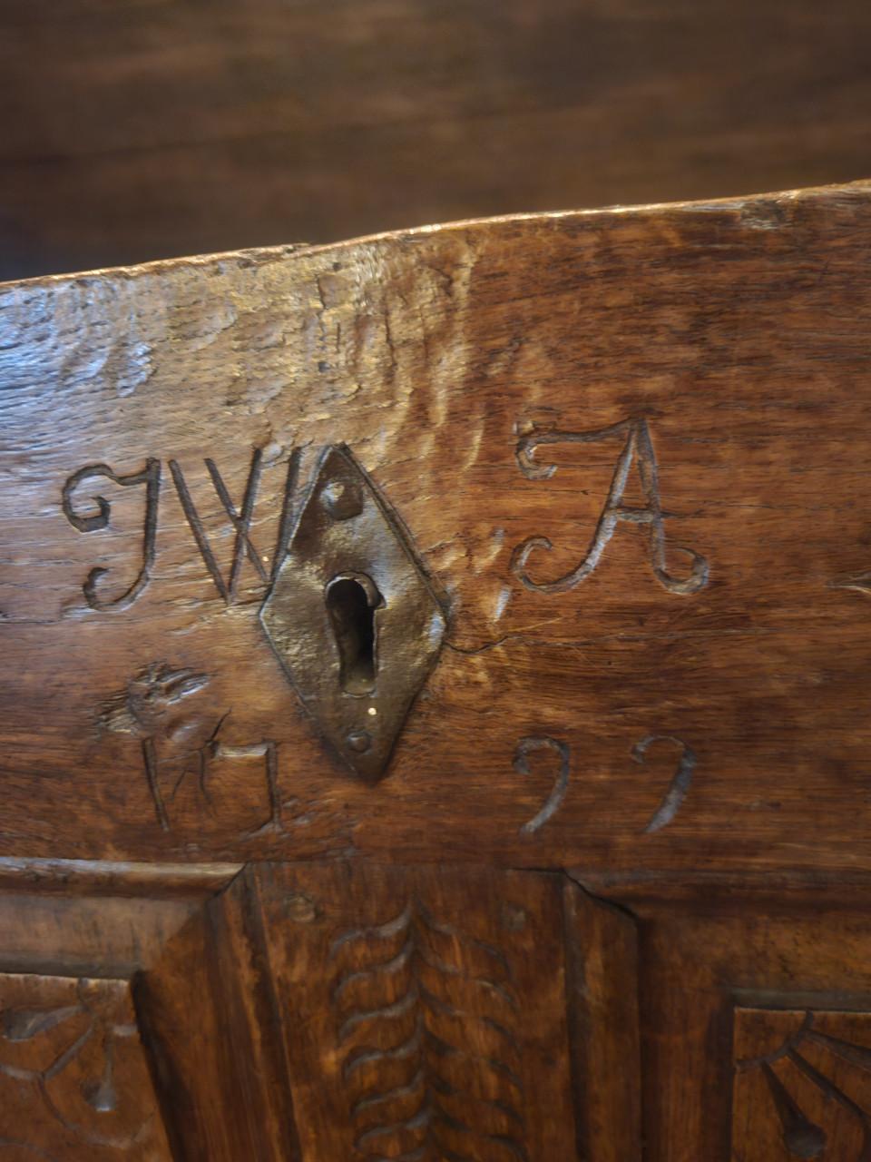 Antieke 18e eeuwse dekenkist anno 1722