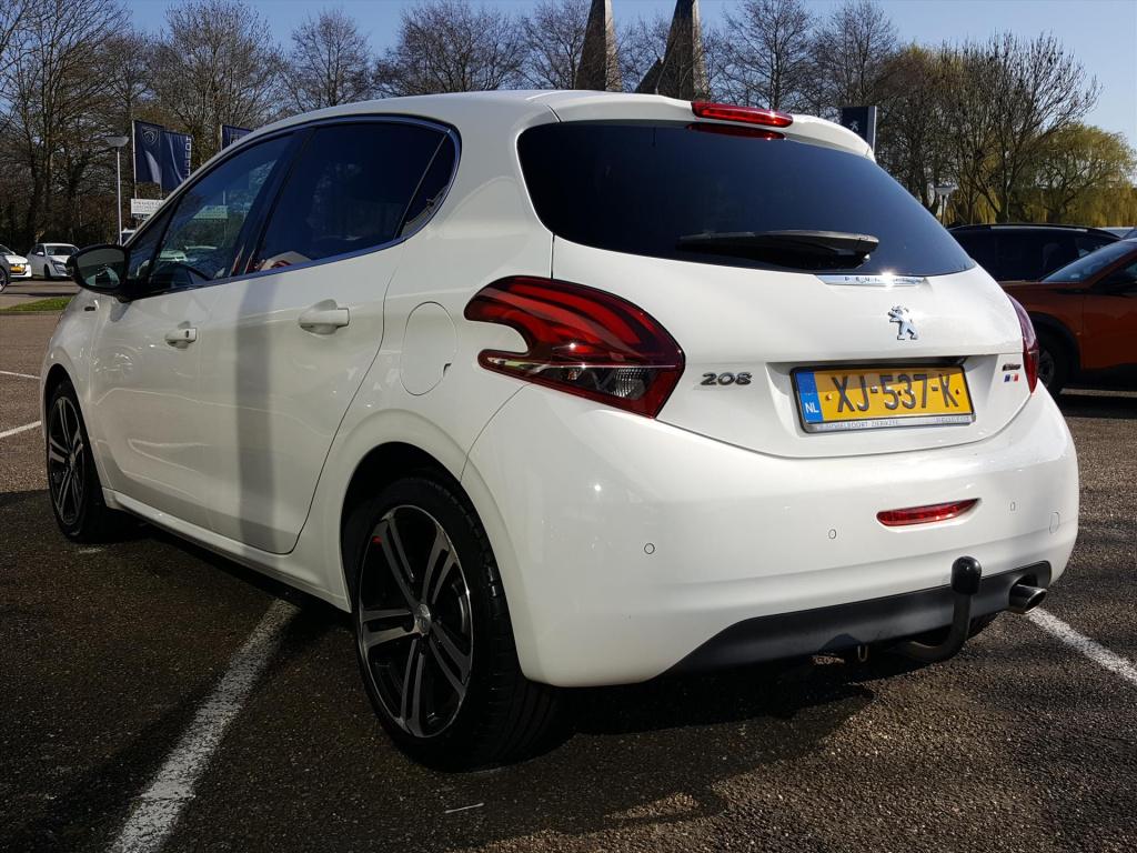 Peugeot 208 gtline 1.2-110pk automaat (eat6) trekhaak | apple carplay & and