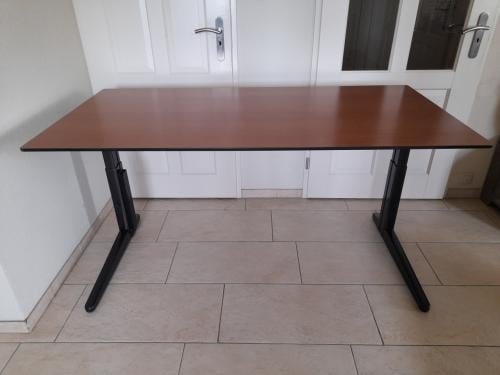 Professioneel Bureau 80 x 160 (in hoogte verstelbaar)in goede nette staat!