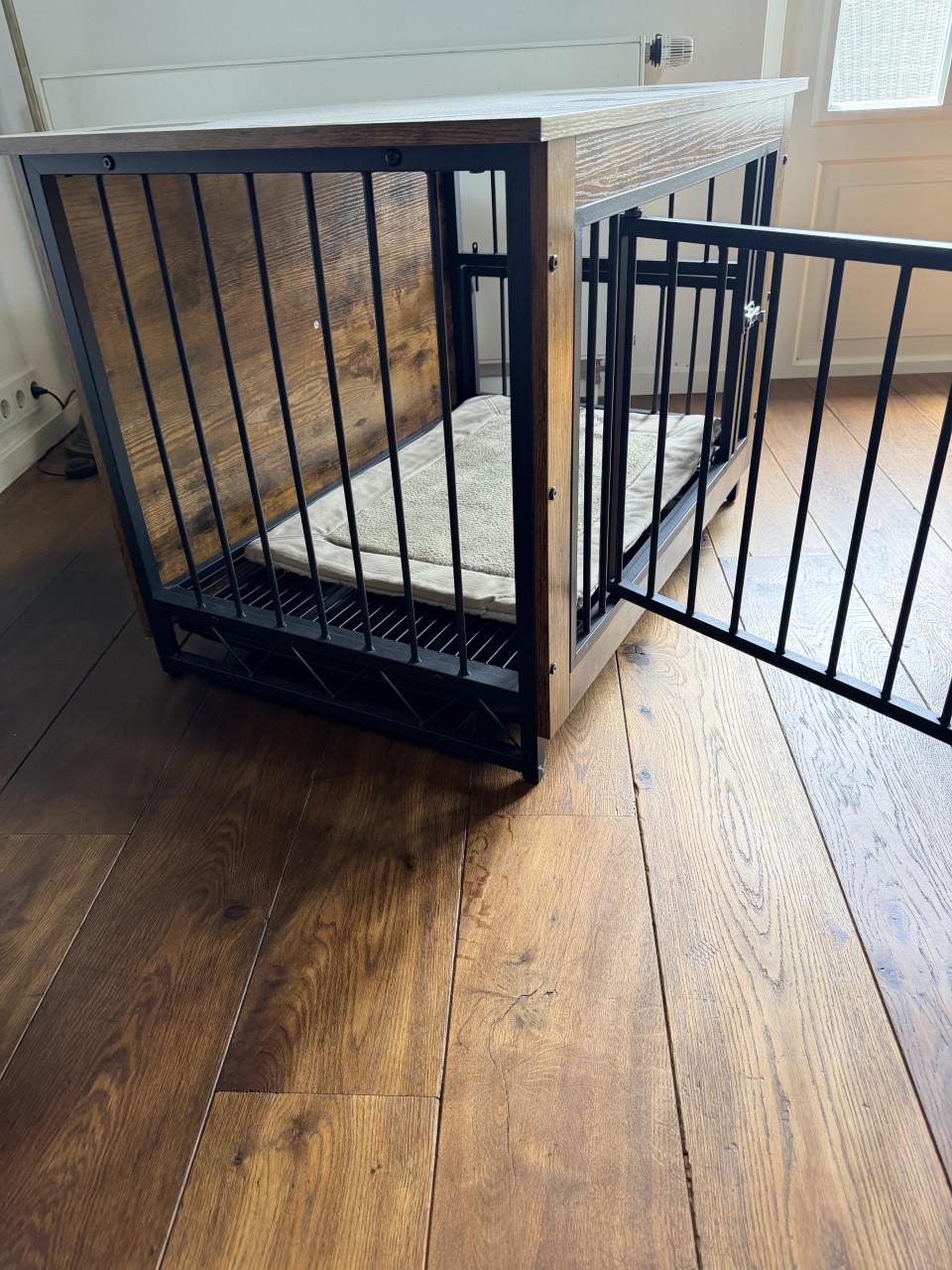 Decoratieve hondenbench als meubel