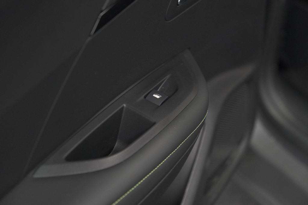 Peugeot 2008 puretech 130 eat8 gt | 360 camera | stoelmassage | adaptieve c