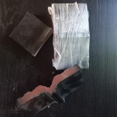 Raam dorpelstenen. 7 stuks. PVC gootuitloop. Schuurbanden. GROHE douchearm.