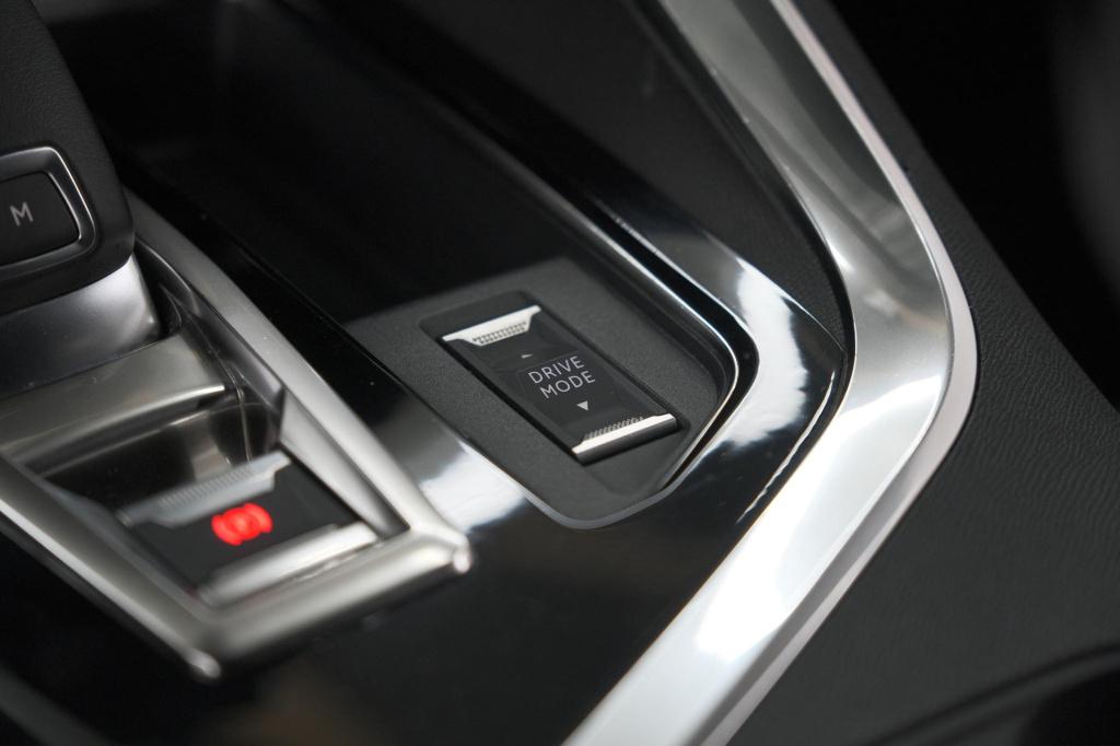 Peugeot 3008 puretech 130 eat8 gt | camera | adaptieve cruise control | alc
