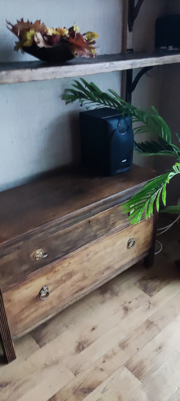 Houten ladekast / TV kast met 2 grote laden o.a. evt. voor CD's /DVD's