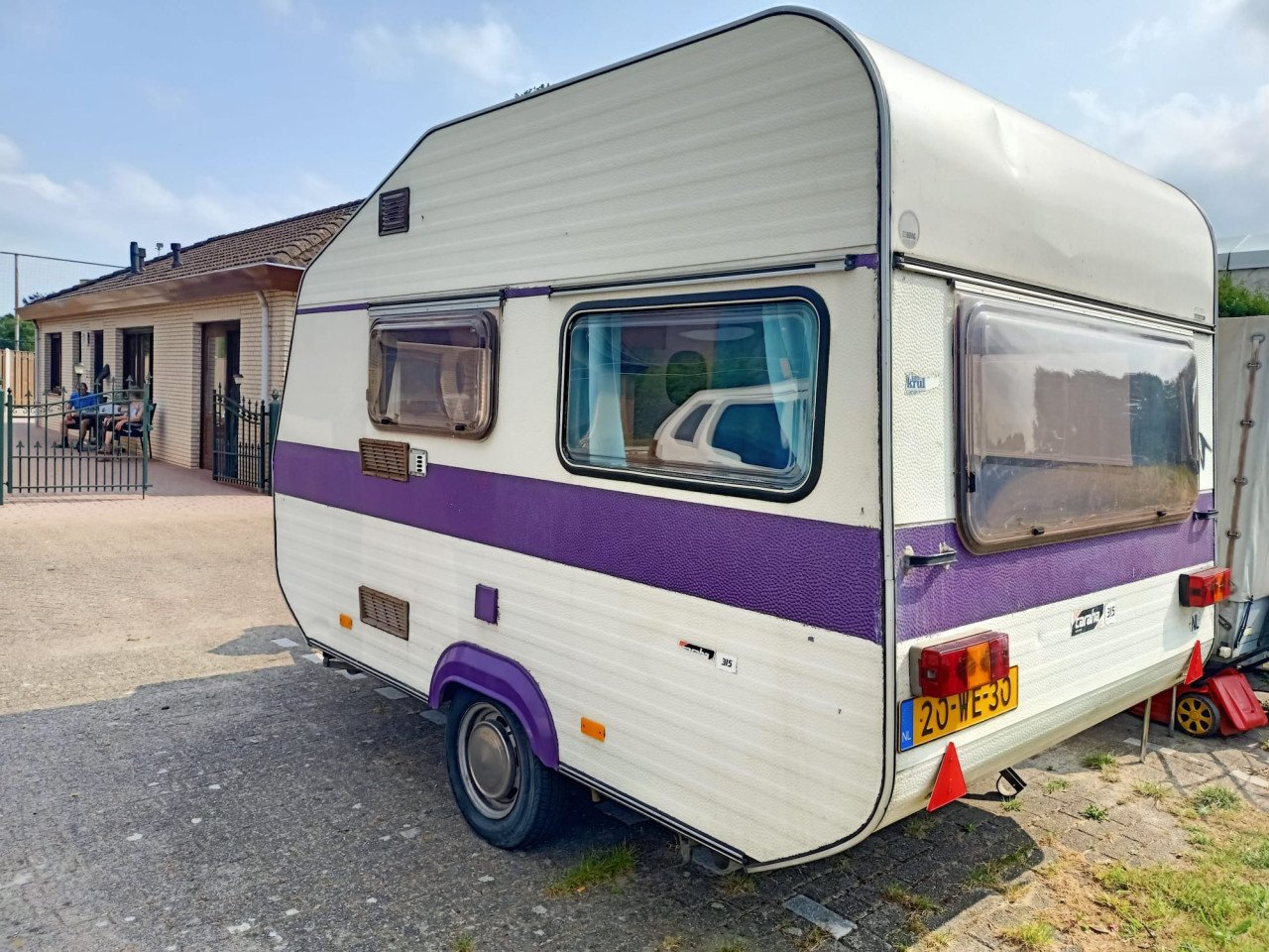 Mooie gepimpte retro Avento met voortent en luifel