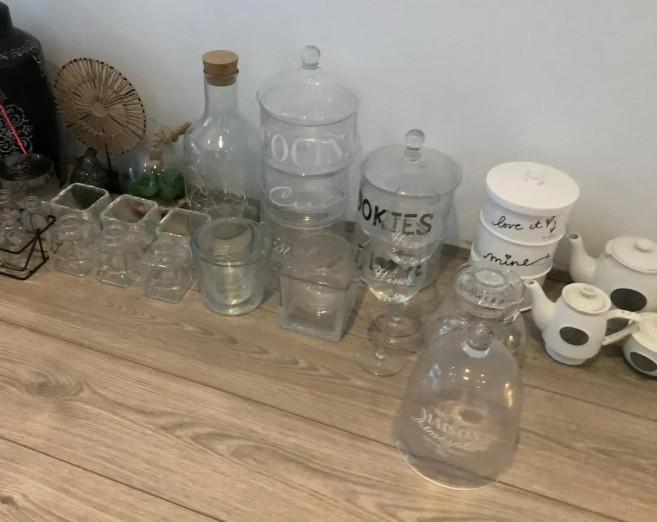 Uitzoeken, alles één euro per item!