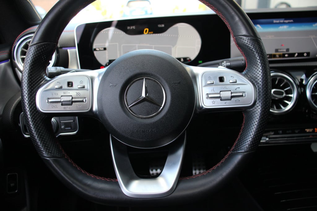 Mercedes-Benz Cla 180 amg | night pakket | pano | sfeerverlichting | camera