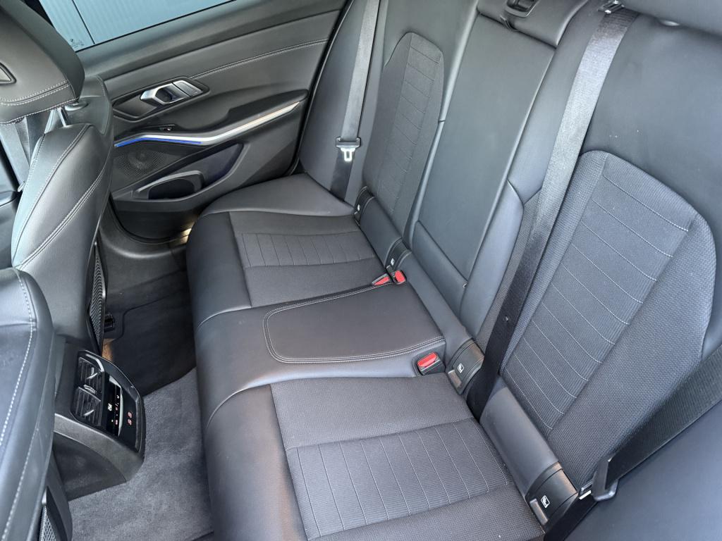 BMW 3-serie touring 330i automaat x-drive high executive