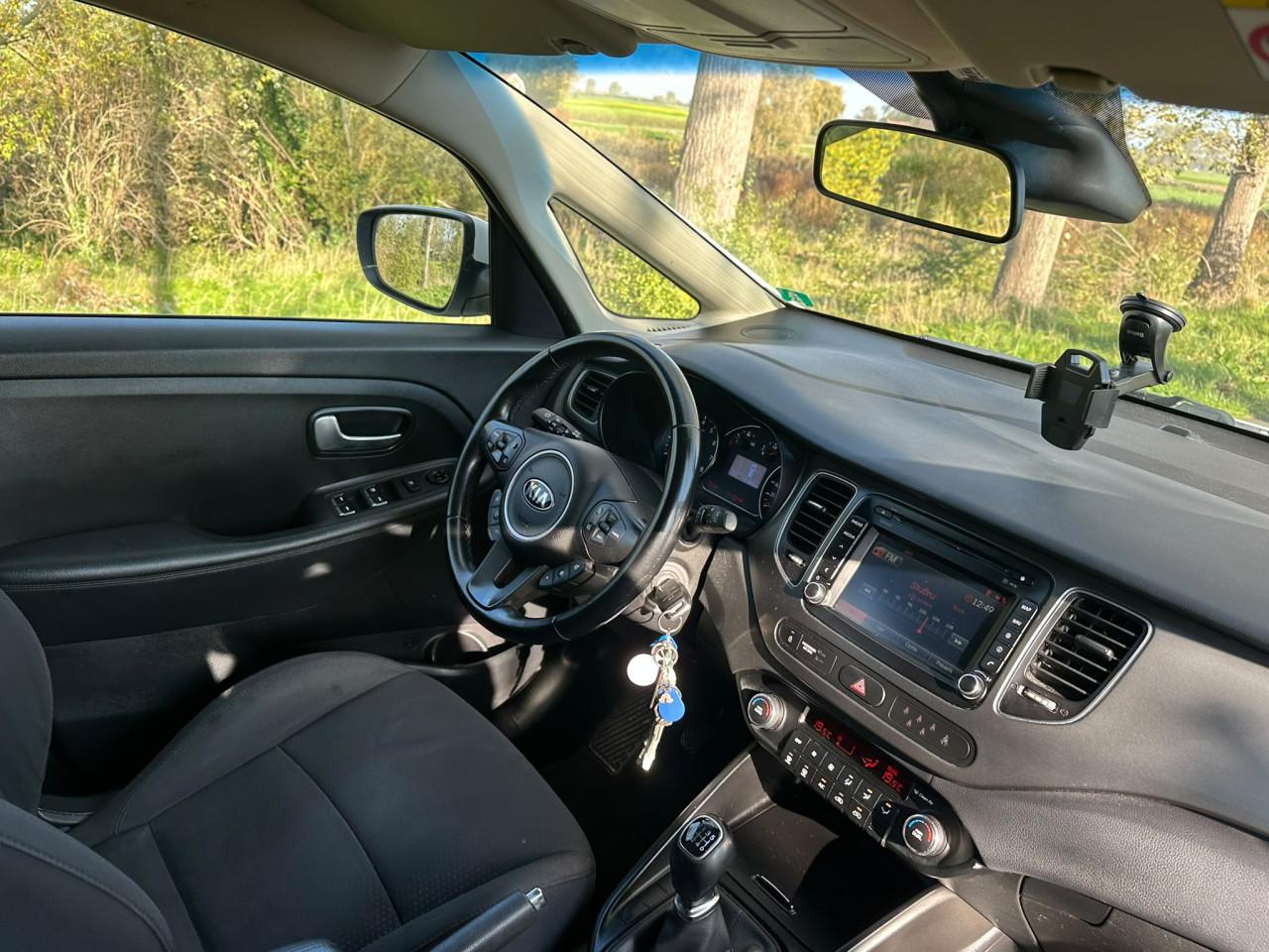 Prachtige & Sportieve Kia Carens (2016) – Nederlands – 7-Persoons Reisauto!