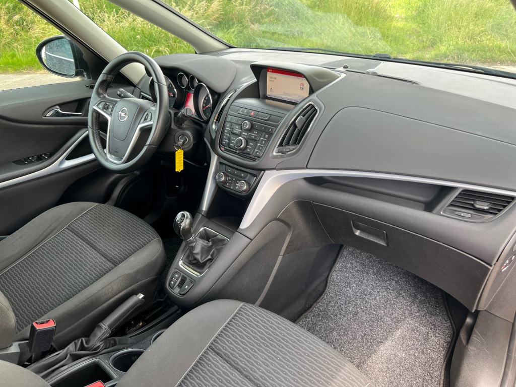 Opel Zafira tourer 1.6 edition turbo 7p. //nap//navi//clima