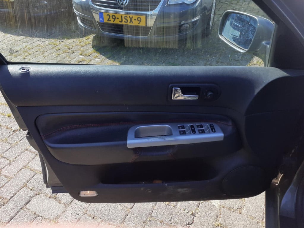Volkswagen Golf 2.3 v5 highline