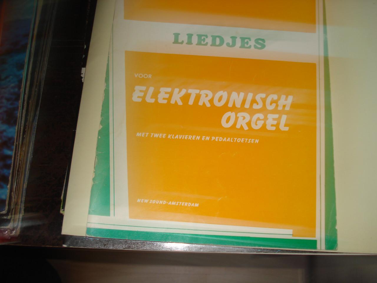 Doos elektr orgelboeken