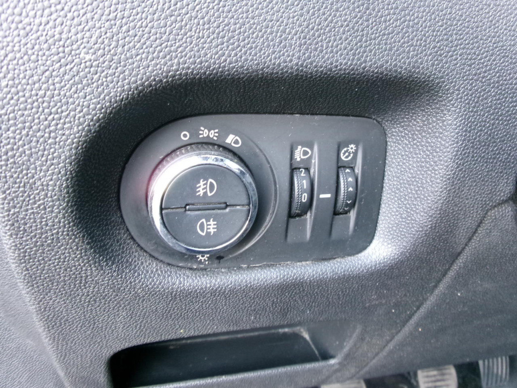 Opel Corsa 1.2-16v airco, cruise-control, trekhaak 5-drs