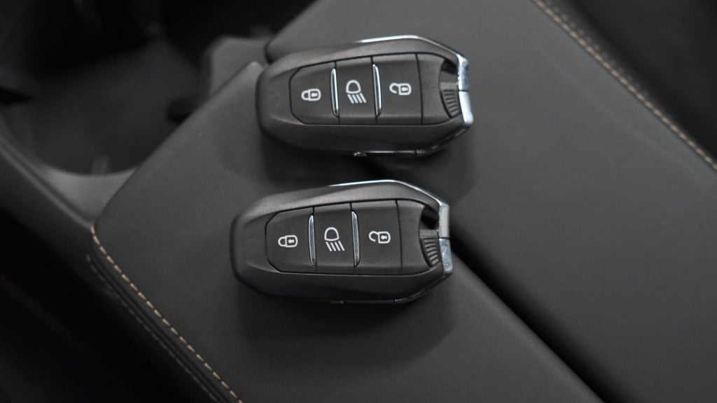 Peugeot 3008 1.6 puretech 180 eat8 gt | trekhaak | camera | dodehoekdetecti