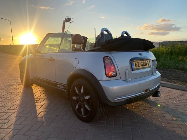 Schitterende MINI Cooper sidewalk jwc cabriolet weinig km 4299 euro