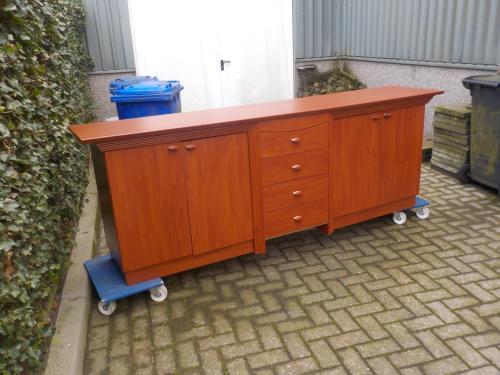 Mooie kwaliteit massief dressoir in goede staat opruimprijs 75 euro
