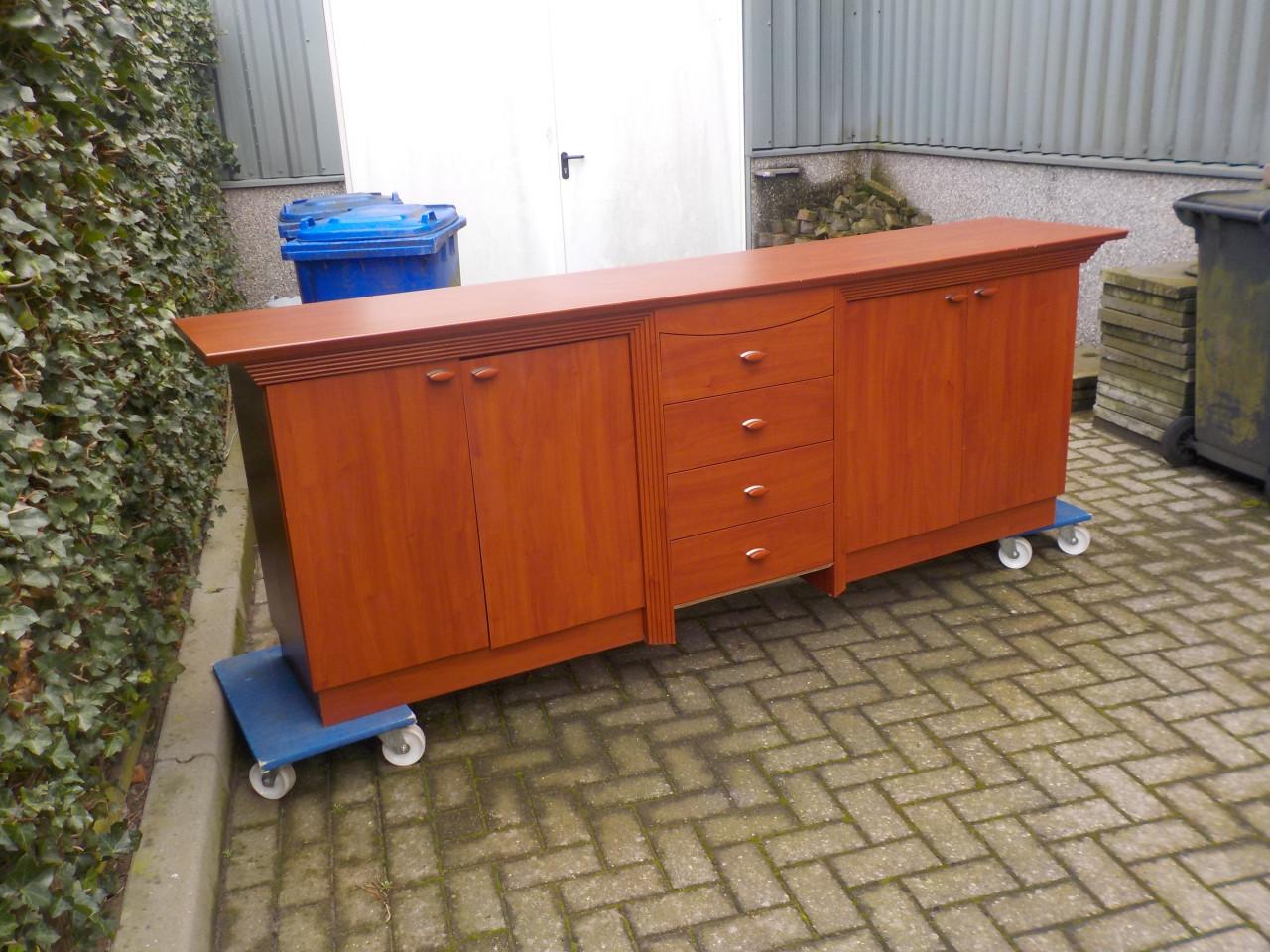 Mooie kwaliteit massief dressoir in goede staat opruimprijs 75 euro