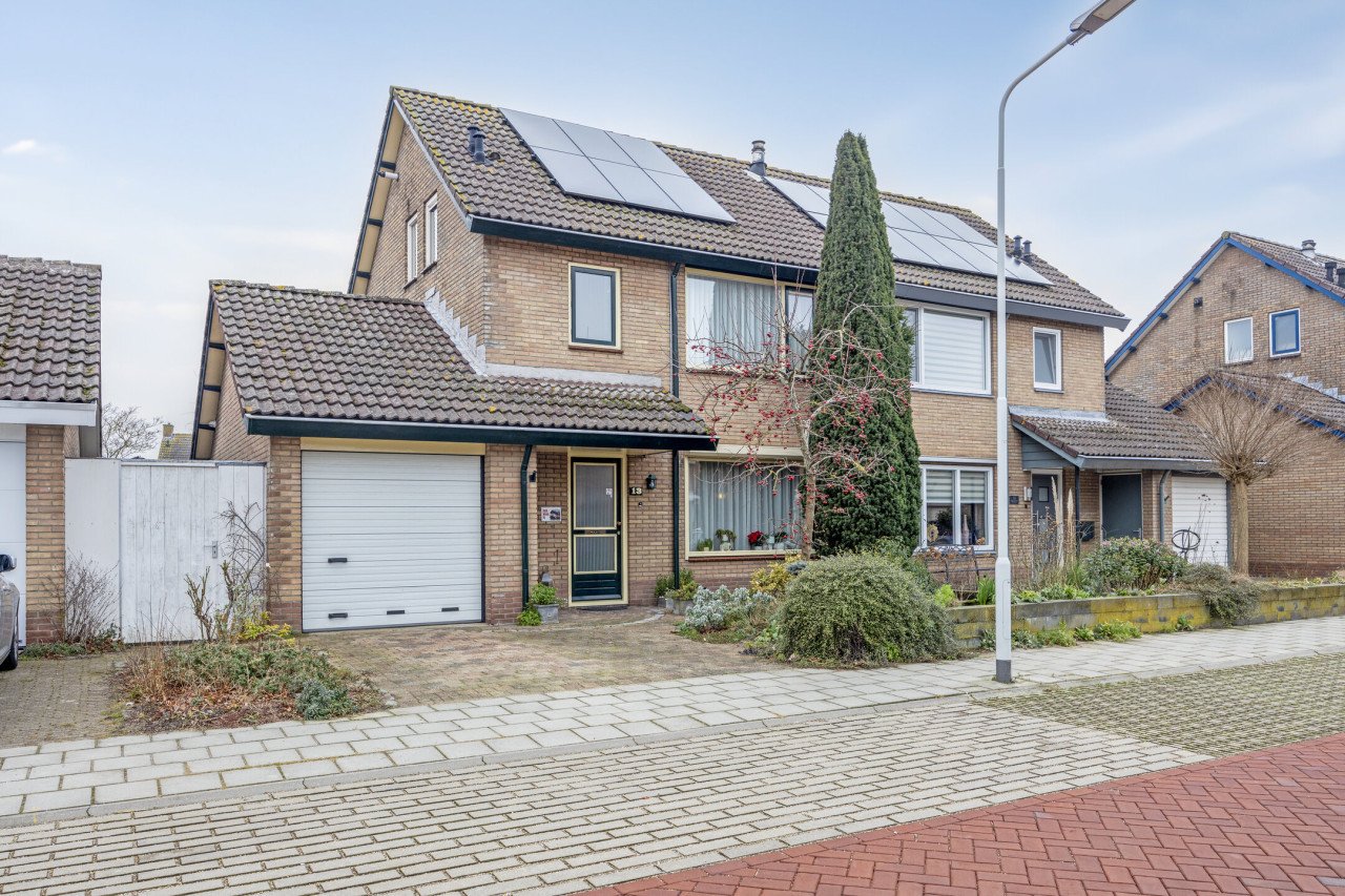 Twee onder één kap met garage in Wemeldinge