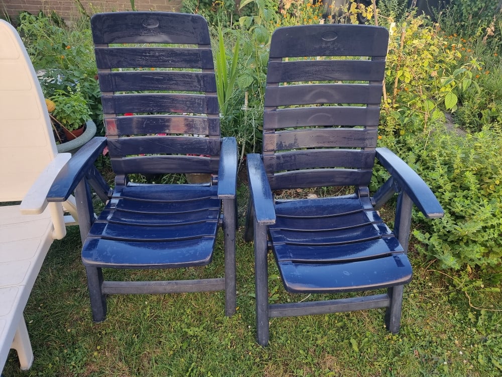 2 tuinstoelen 2 ligstoelen kunststof verstelbaar inklapbaar ligbed