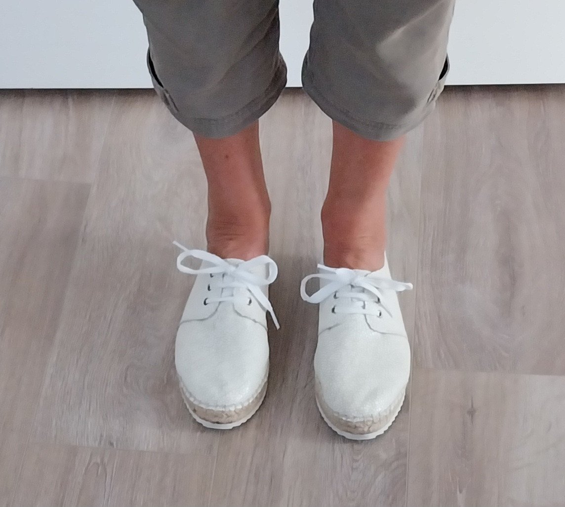 Leuke witte leren schoenen maat 41