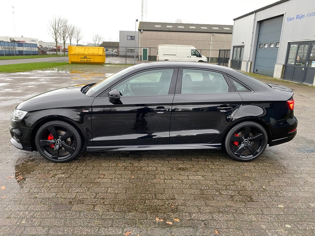 Audi A3 limousine 1.5 tfsi cod sport s line edition