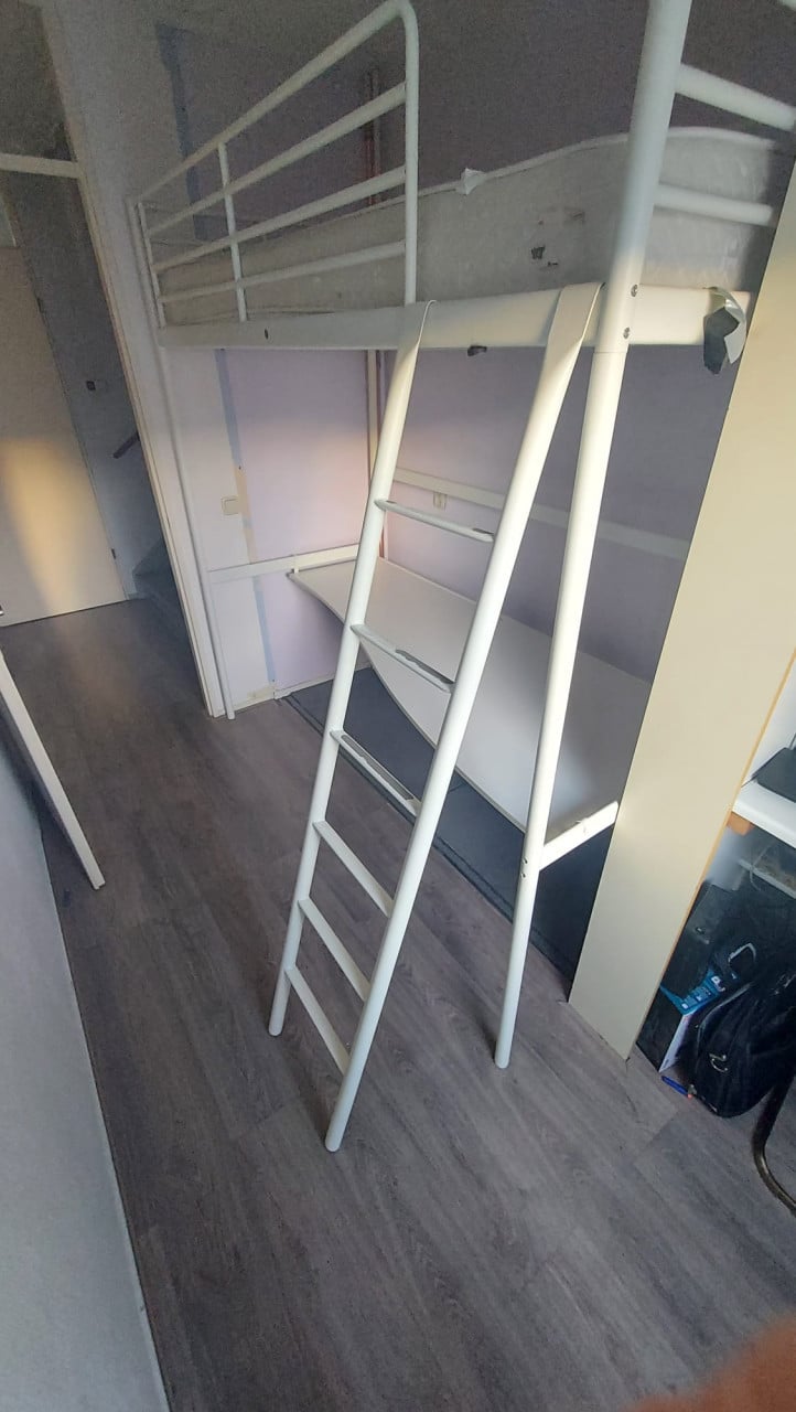 Hoogslaper met afneembare bureauplank