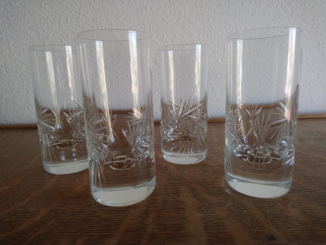 Set van 4 bewerkte kristallen borrel/likeur glaasjes