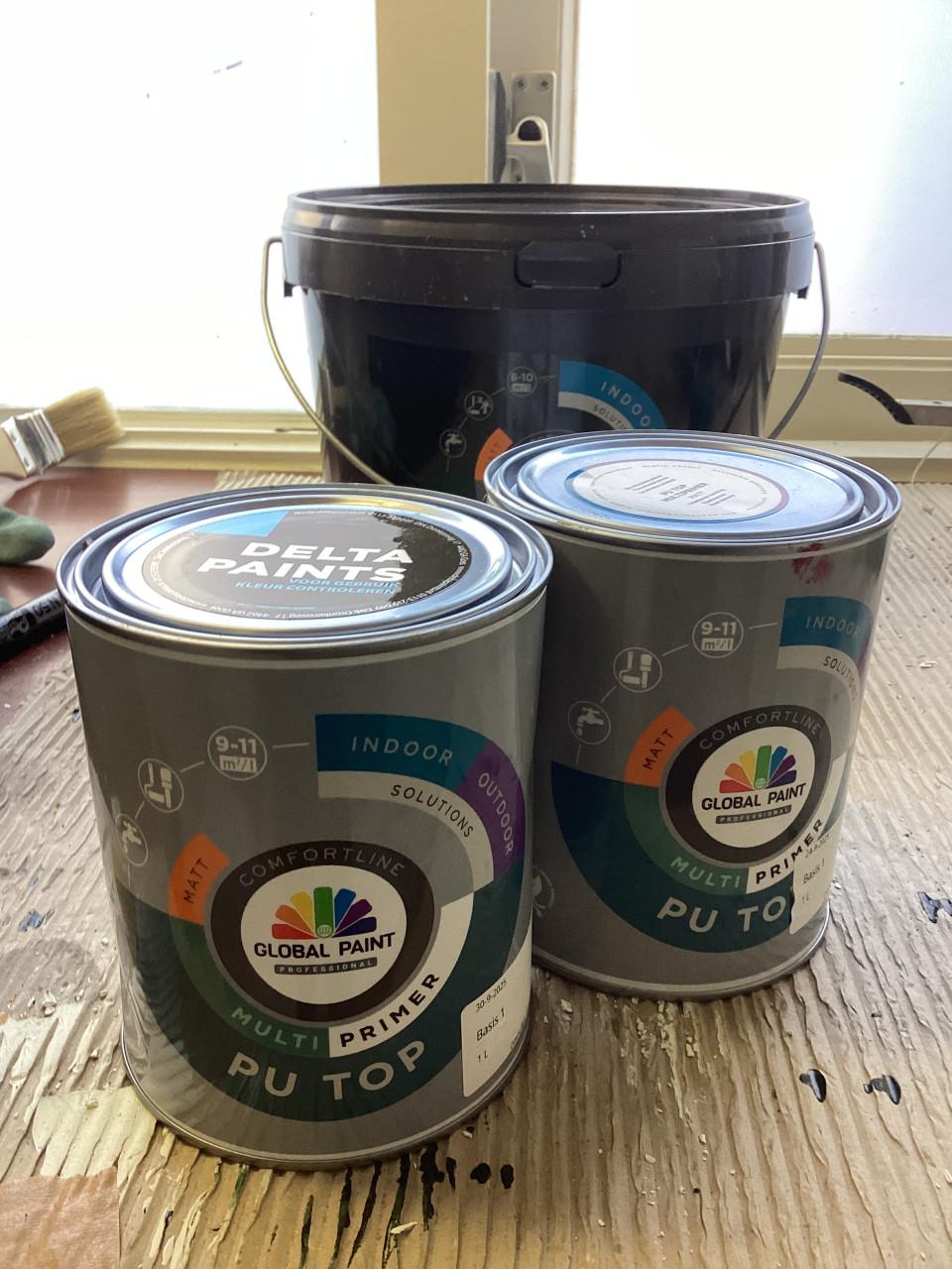 Latex ral 9010, +primer 9010 samen voor €80