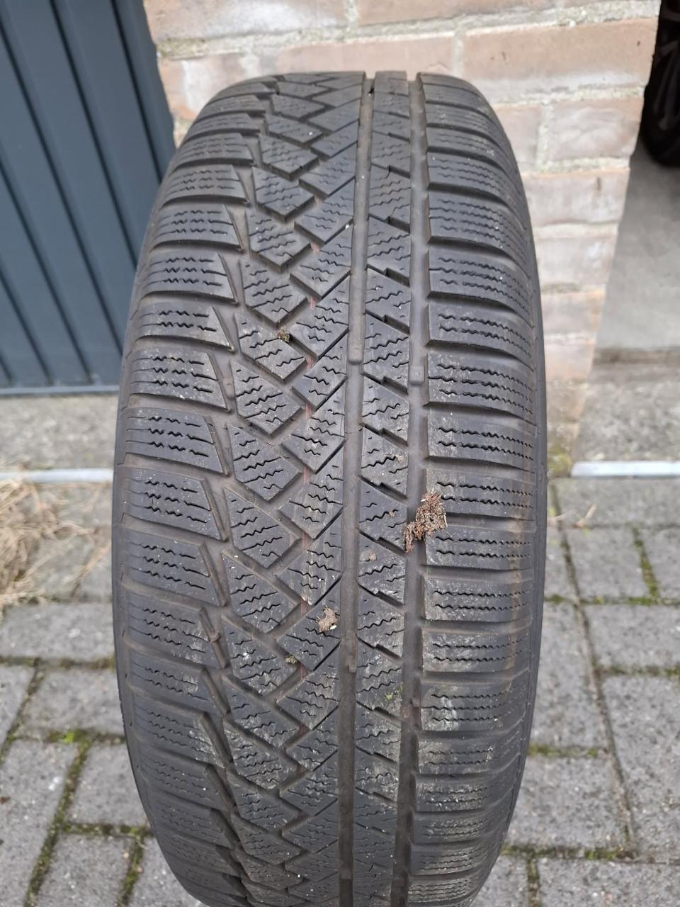 4 nette Ronal 16 inch lichtmetalen velgen met goede winterbanden  VW