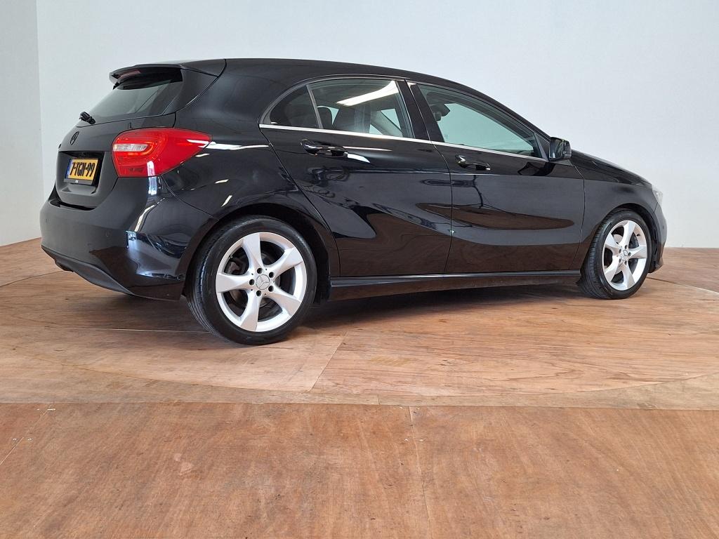 Mercedes-Benz A-Klasse 180 4u3 | ambient lighting | climate control